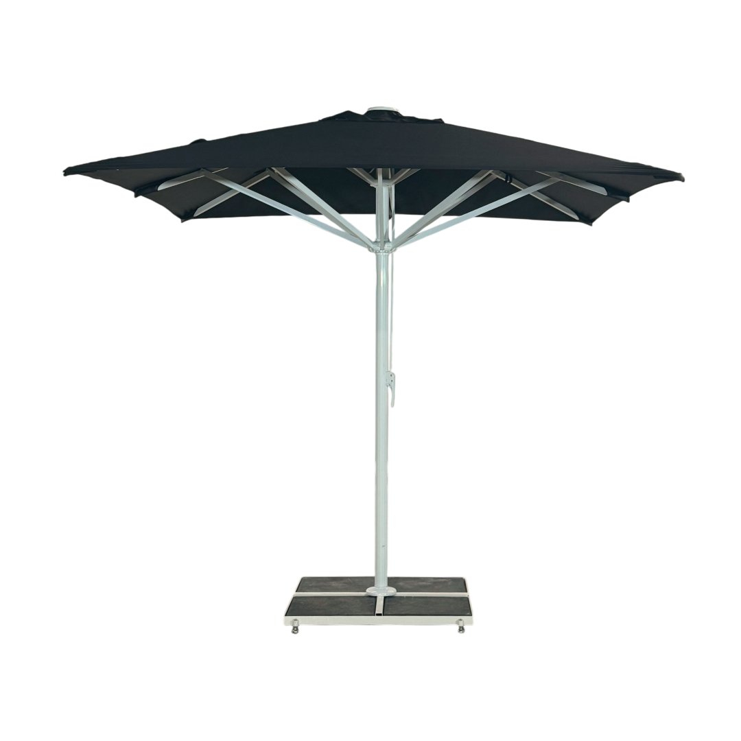 Kæmpeparasol 5x5m komplet u/frise - Hvidt Stativ - Hvid-sort